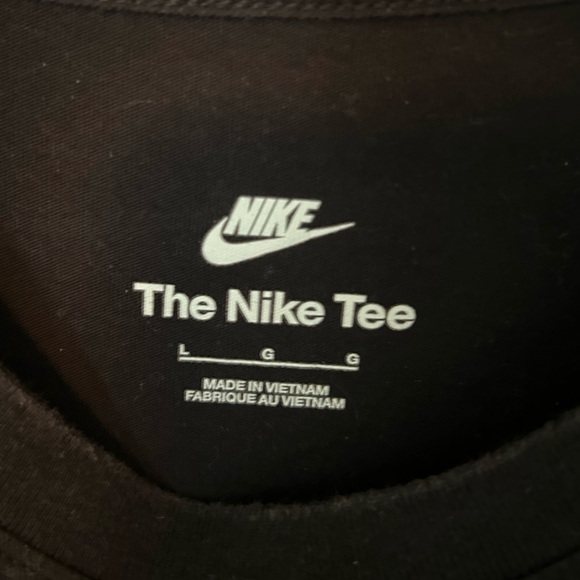 Nike T-Shirt Size Large - Picture 3 of 4